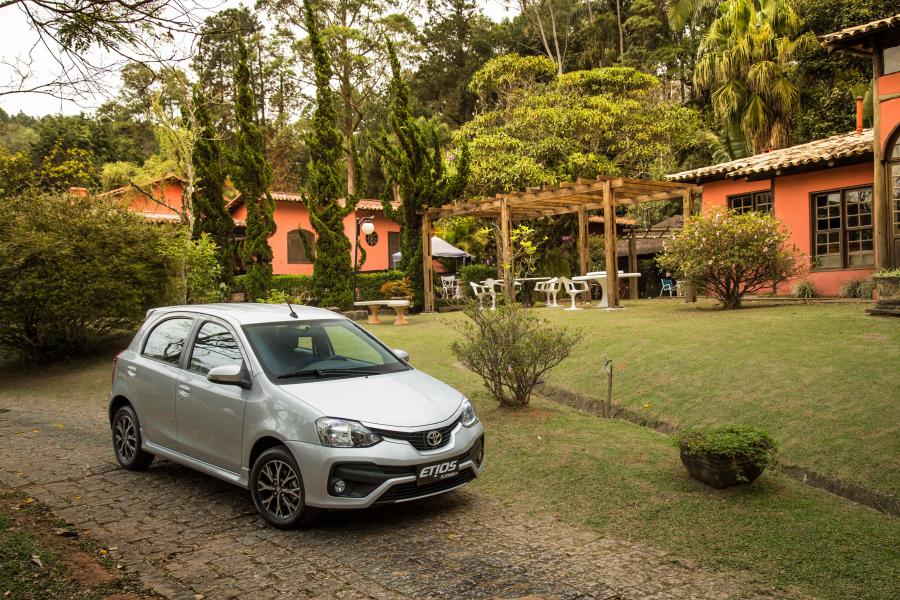  Toyota Etios Platinum Hatchback 2016 года  (LA) (фото 8 из 10)